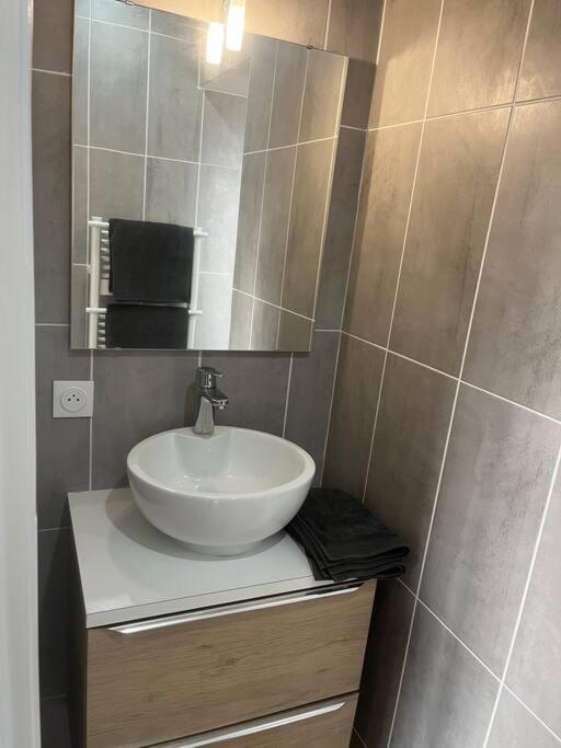 Verdi Studio Cosy Au Calme Parking Gratuit Chasse-sur-Rhone Luaran gambar